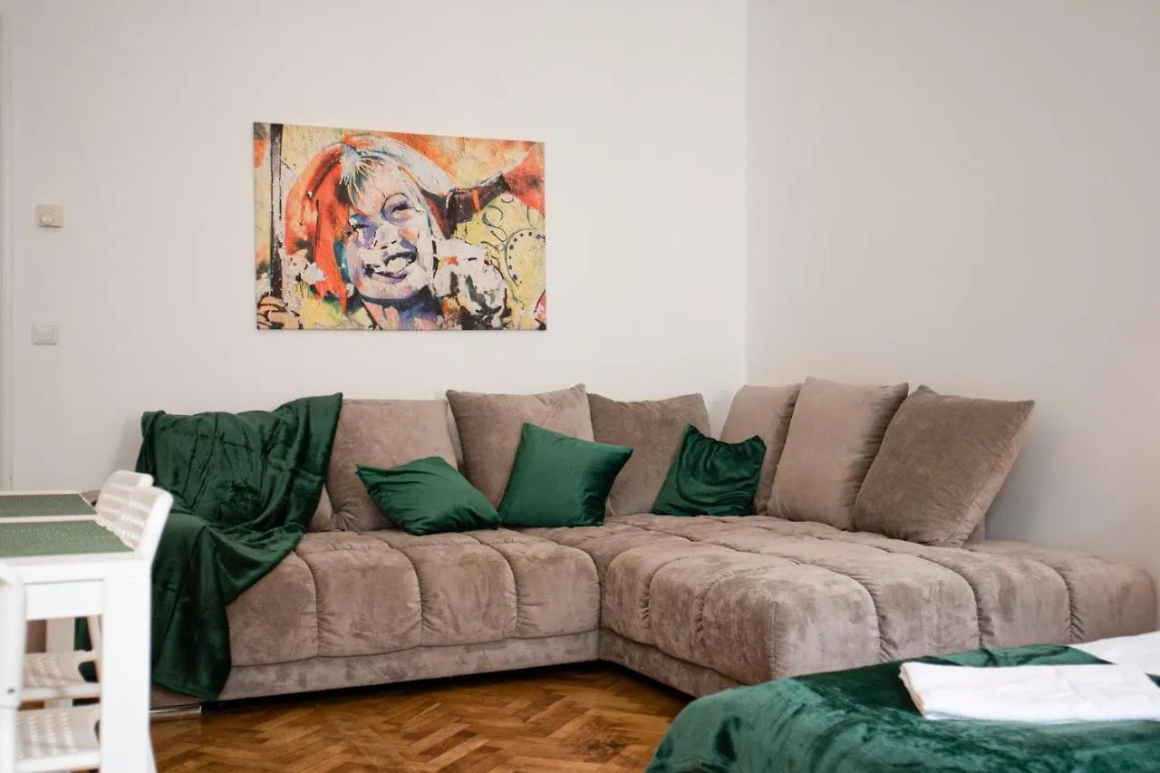 Apartment Peaceful 2 Bedroom Apt With Backyard In Prime Location Vienna